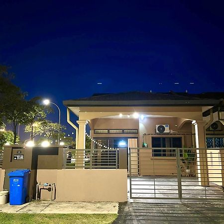 Quayside Cove Homestay - Corner House, Shah Alam Rimbayu Netflix Syok Tv Bbq Экстерьер фото